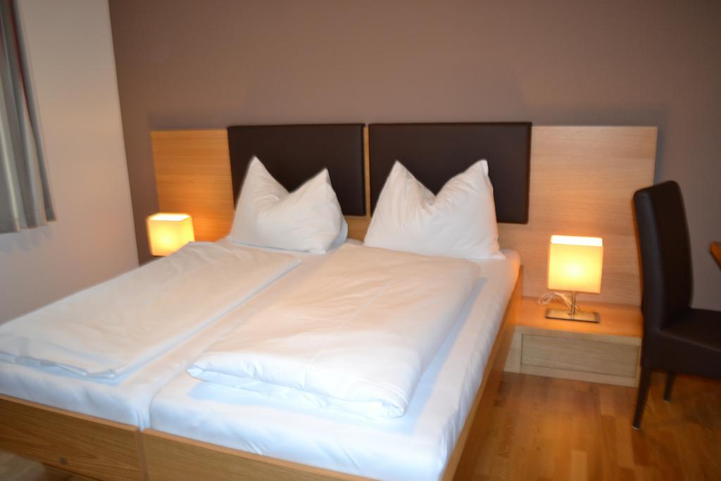 Hotel Gasthof Tirolerwirt Bischofshofen Chambre photo